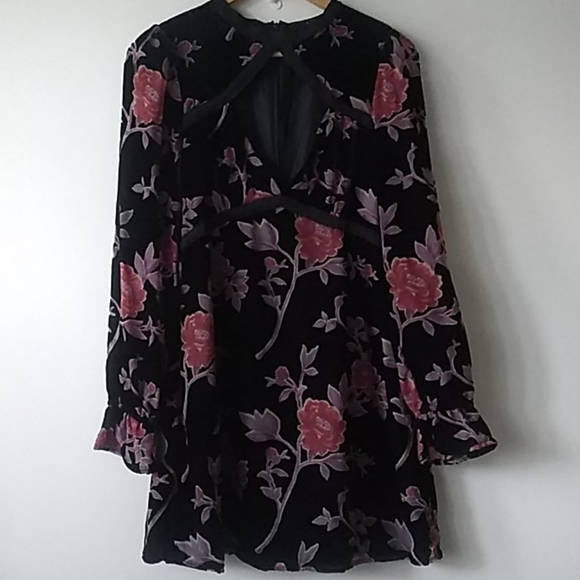 Forever 21 Tops - Forever 21 floral printed top , lightweight velour